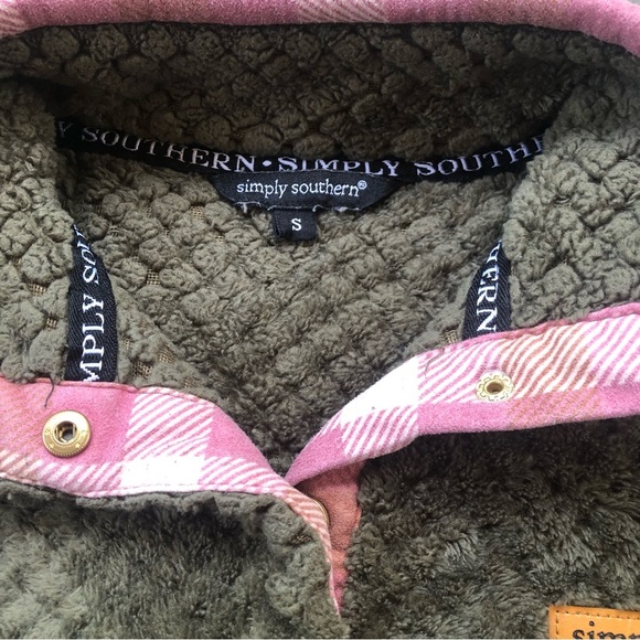 Simply Southern Olive Fluffy Pullover with Pink Trim Size S - Picture 4 of 8